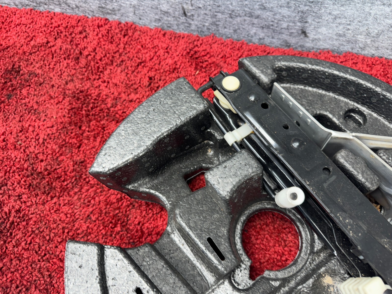 BMW 20042010 E60 E61 In Trunk Emergency Spare Wheel Tool Jack OEM 118K eBay