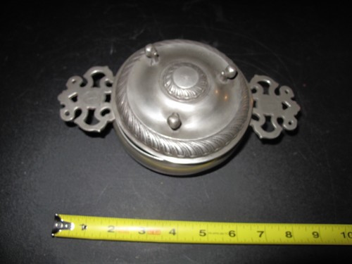 Antique German Pewter Two Handle w/ Lid Porringer w/ Two Eared Tabs Ca 1750's - Picture 2 of 11
