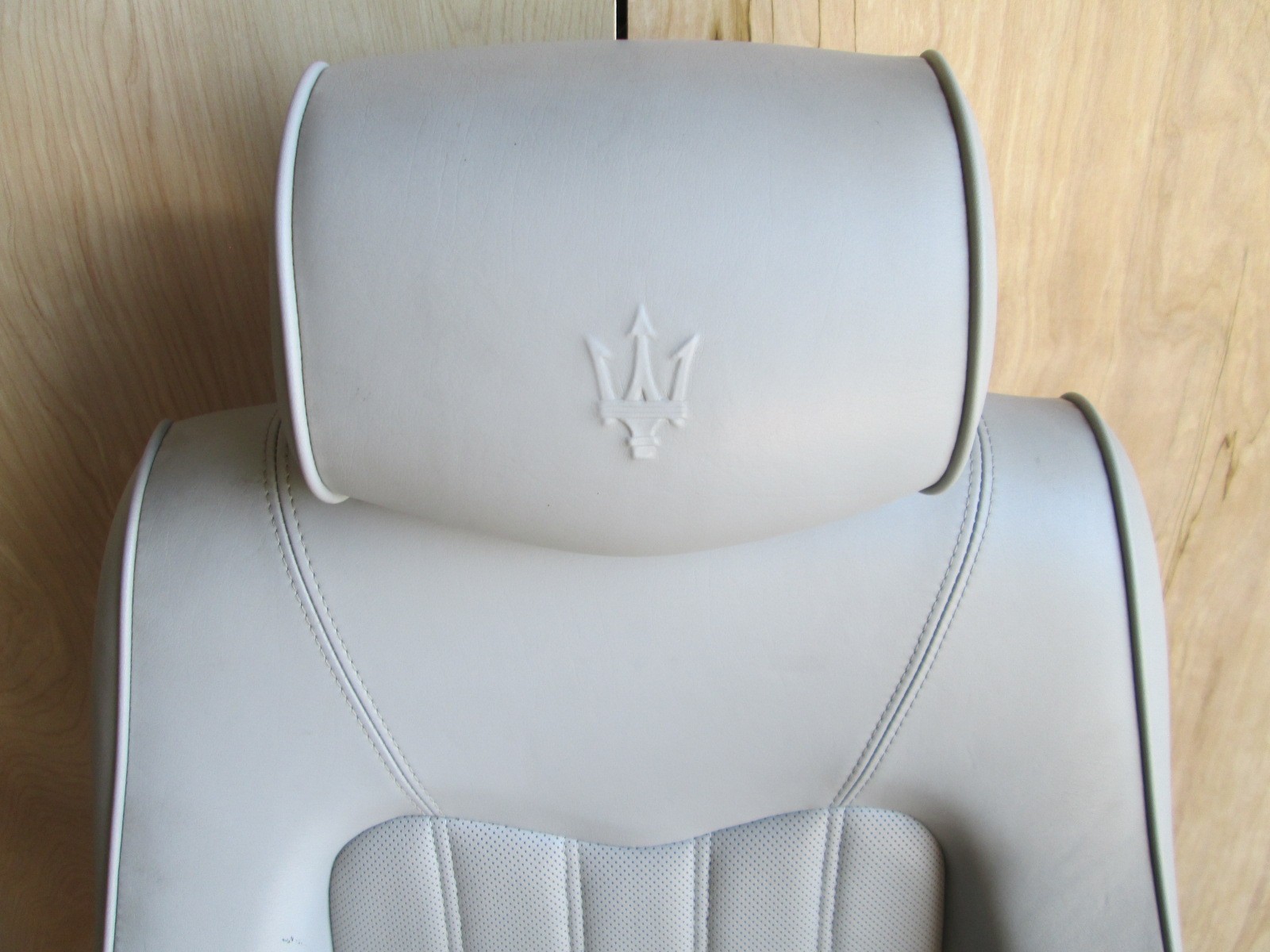 Maserati  Quattroporte -  RH / Passenger Seat  w/ Rails / Guides 