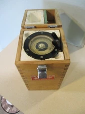 BONNIE  LAURIE MANHASSET BAY HAND BEARING COMPASS TYPE HB-65 IN WOOD BOX CASE