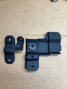 1998-2004 Nissan Frontier Xterra Upper Radiator Mount Bracket Pair