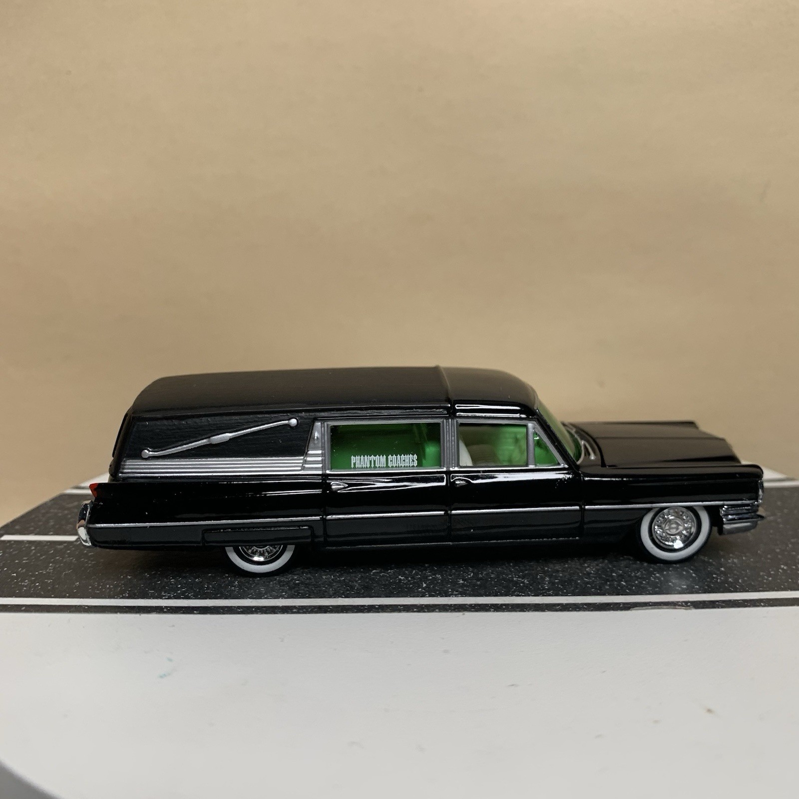 Hot Wheels 100% Collectibles 1963 Cadillac Fleetwood Hearse Phantom Coaches NM