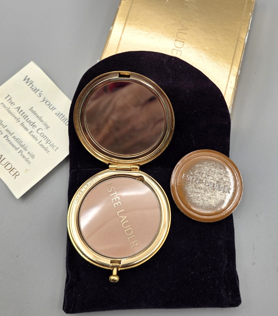 Estee Lauder The Attitude Powder Compact Mood Changing