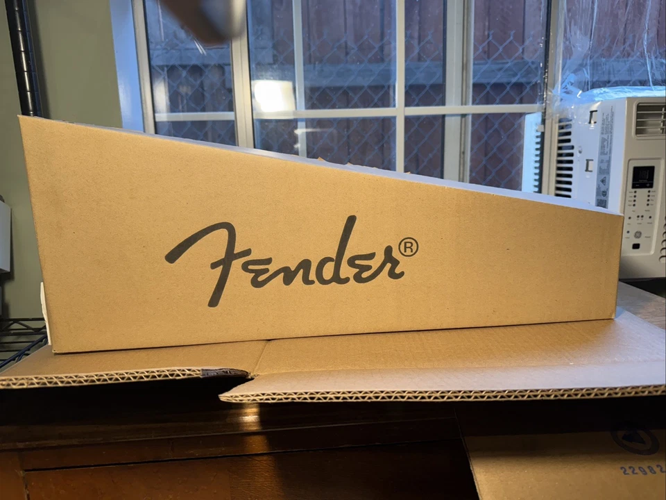 Nuevo ukelele acústico Fender® Venice Soprano negro Foto 3 de 4