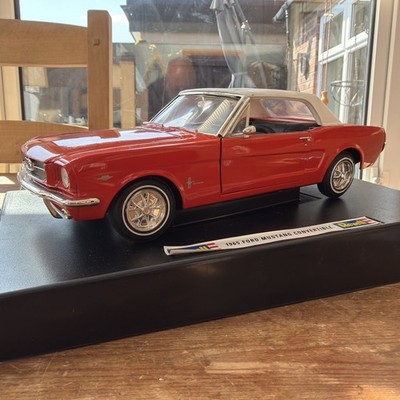 Revell 1:18 Ford Mustang 1965 rot Diecast Modellauto Kartonmodell 08821 