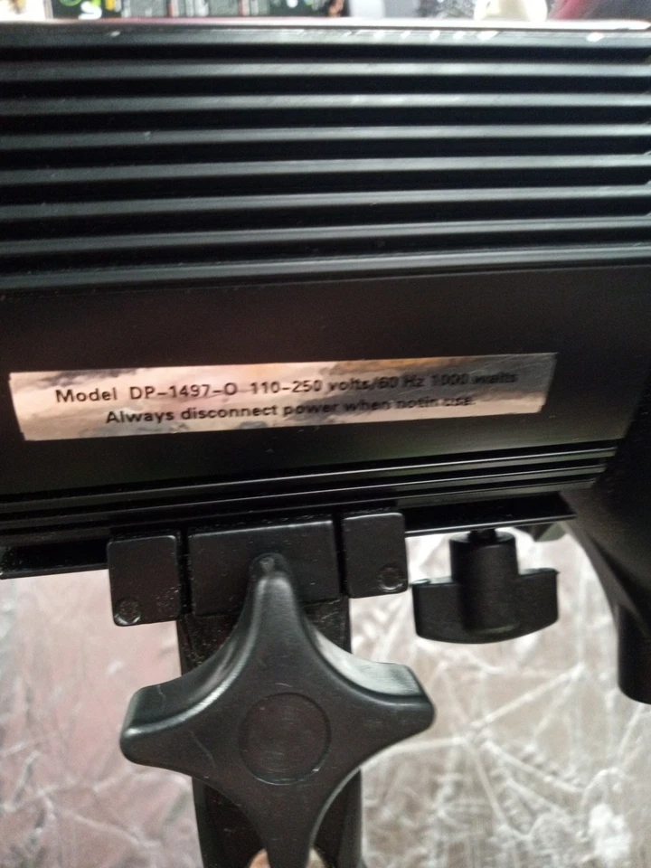 Dynaphos 工作室照明头,2 种尺寸雨伞反流。 & 4 彩色 L 反光器 — 第 3/4 张图片