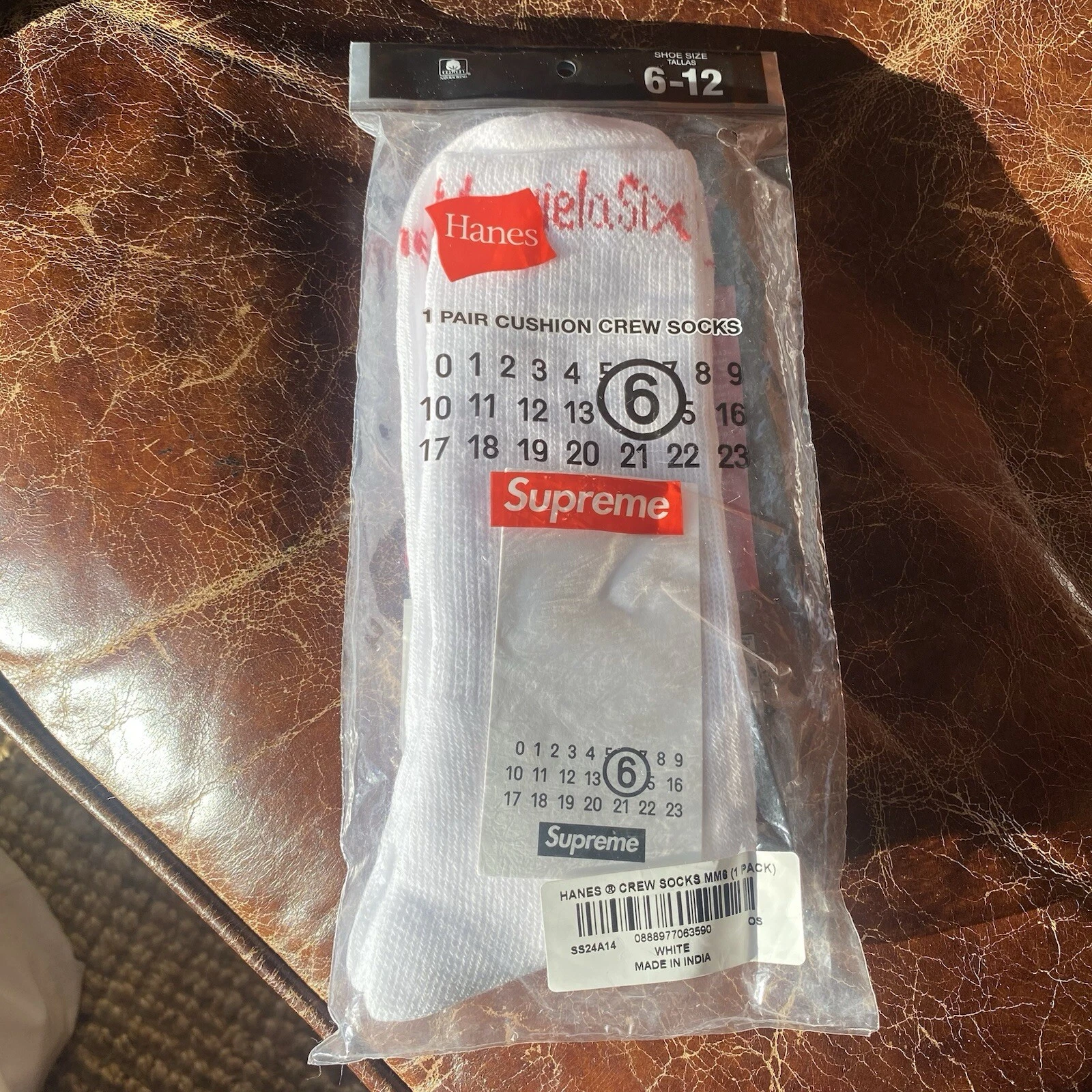 Chaussettes blanches Supreme MM6 Maison Margiela neuves dans leur boîte