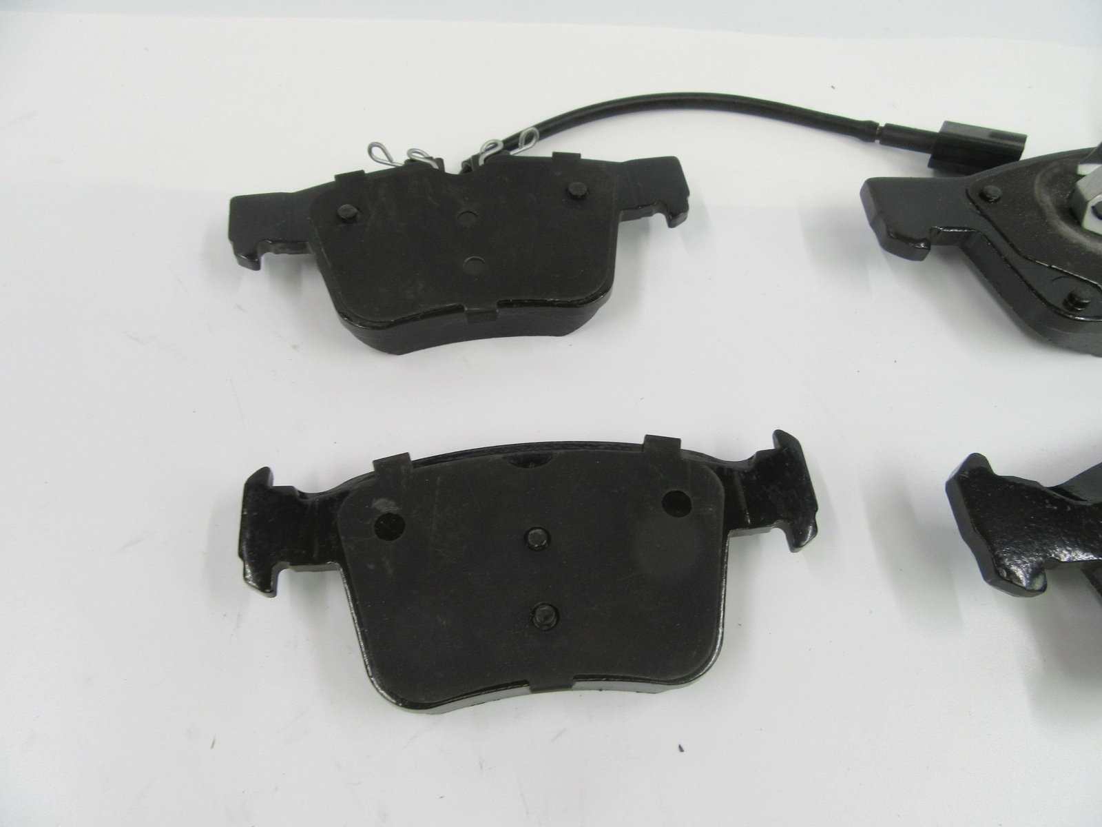 Maserati Levante  front and rear brake pads + FREE OIL FILTER TopEuro #536
