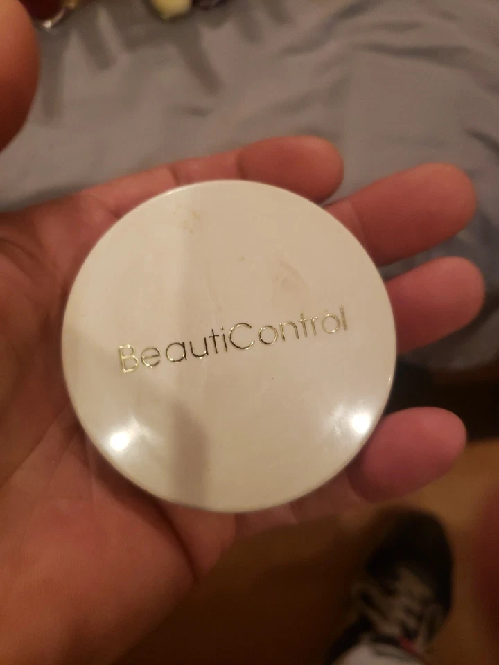BeautiControl Translucent Light Pressed Powder Oil & Fragrance Free  - Image 3 of 4