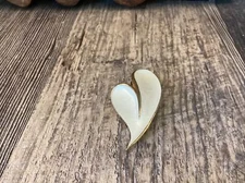 VNTG Signed J.J. Jonette Gold Tone w/ White Enamel Heart 2 3/4” Pin Brooch