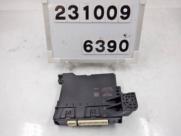 TOYOTA Aqua 2013 DAA-NHP10 A/C Computer 8865052790 [Used] [PA84870434]