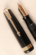 VINTAGE 1946 CLASSIC BLACK & GOLD PARKER VACUMATIC FOUNTAIN PEN ~ RESTORED!
