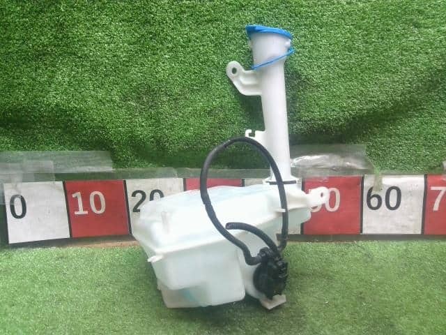 HONDA Fit 2021 6BA-GR2 Windshield Washer Tank [Used] [PA124483888]