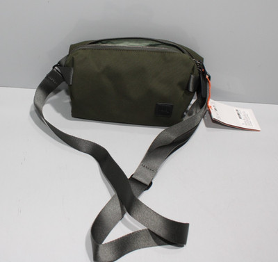 Bellroy Classic  Sling olive NEU