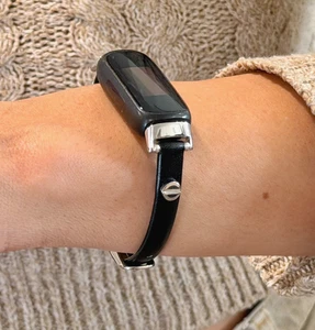 Cuir noir Fitbit Inspire 3 Bande pour les femmes, Slim 8mm Bracelet Bracelet, Argent