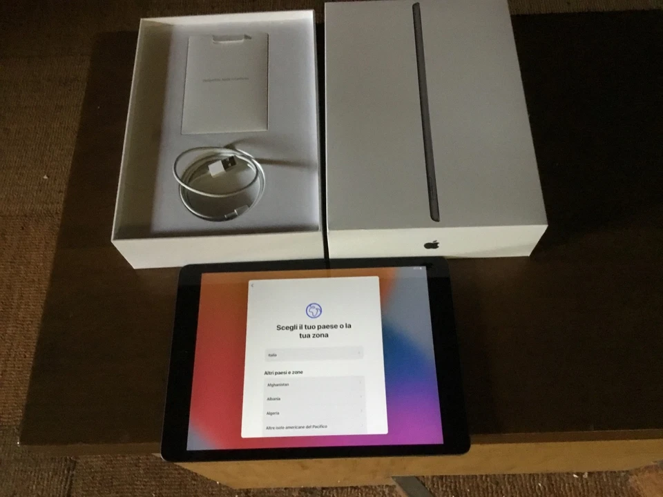 Apple iPad (8th generation) · 128GB · Wi-Fi, foto 1 di 2