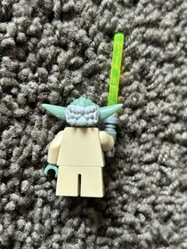 Lego Star Wars Minifigure sw0446 Yoda Clone Wars White Hair w Lightsaber 75002
