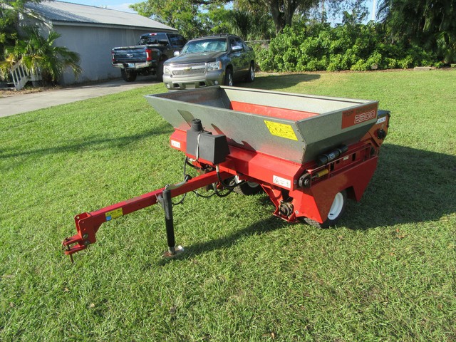 Toro Olathe 2300 Top Dresser Self Contained Toro 230402 For