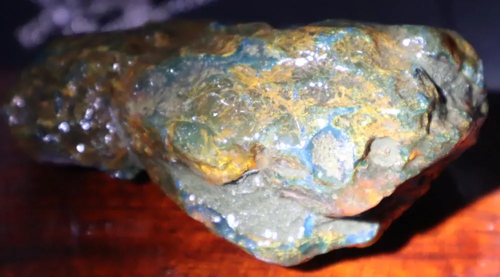 Hugh Natural Dominican Clear Sky Blue Amber Rough Specimen 101mm 97g - Picture 9 of 10