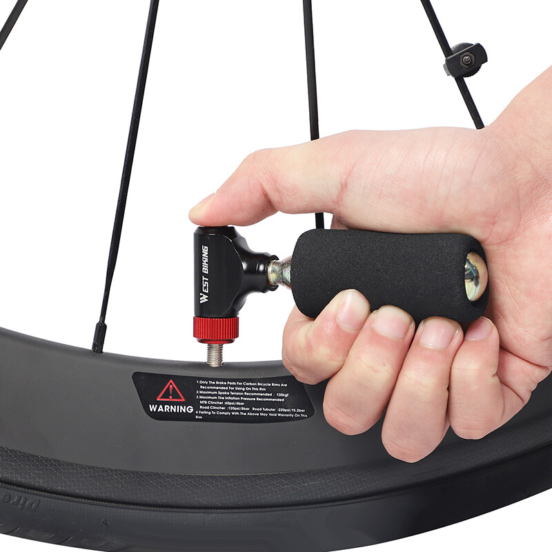 WEST BIKING Mini gonfiatore CO2 pompa a mano automatica portatile Schrader e adattatore per valvola Presta pompa per bicicletta da ciclismo in lega di alluminio  18