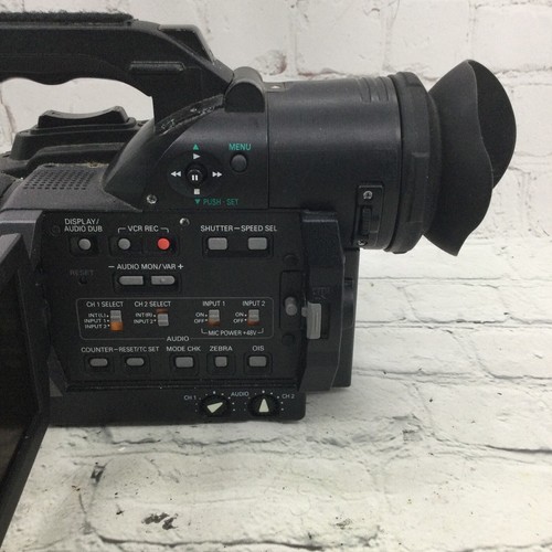 Panasonic AG-DVX100B E Cinema Professional Camcorder MiniDv Tape Video-PARTS - Picture 7 of 11