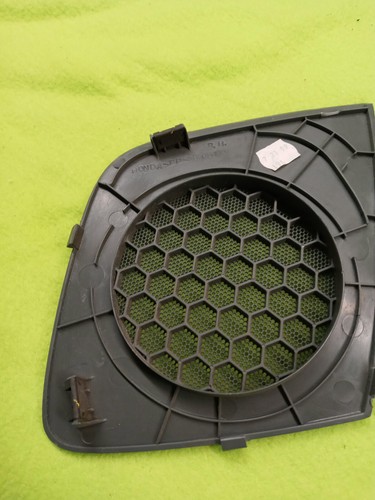 99 HONDA ODYSSEY PASSERGER SIDE SPEAKER GRILL 84612 - Picture 2 of 3