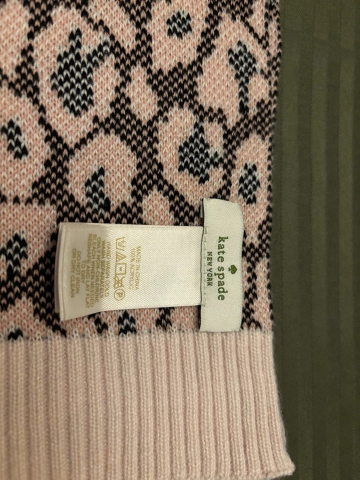 Bufanda Kate Spade rosa con estampado de guepardo Foto 2 de 4