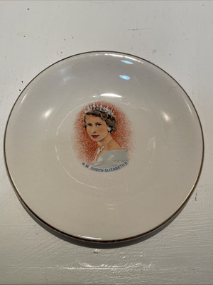 VINTAGE. Not often seen. Queen Elizabeth Dish with portrait. Made in England