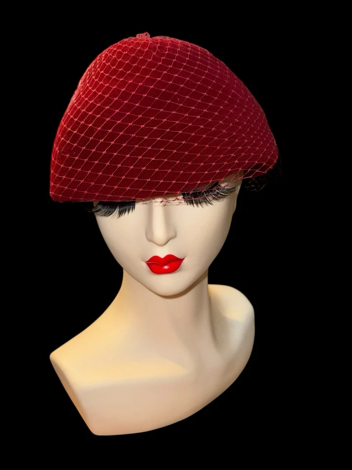 Vintage Terciopelo Rojo Jaula Pájaros Velo Terciopelo Años 50’s Sombrero Cloche Foto 2 de 4