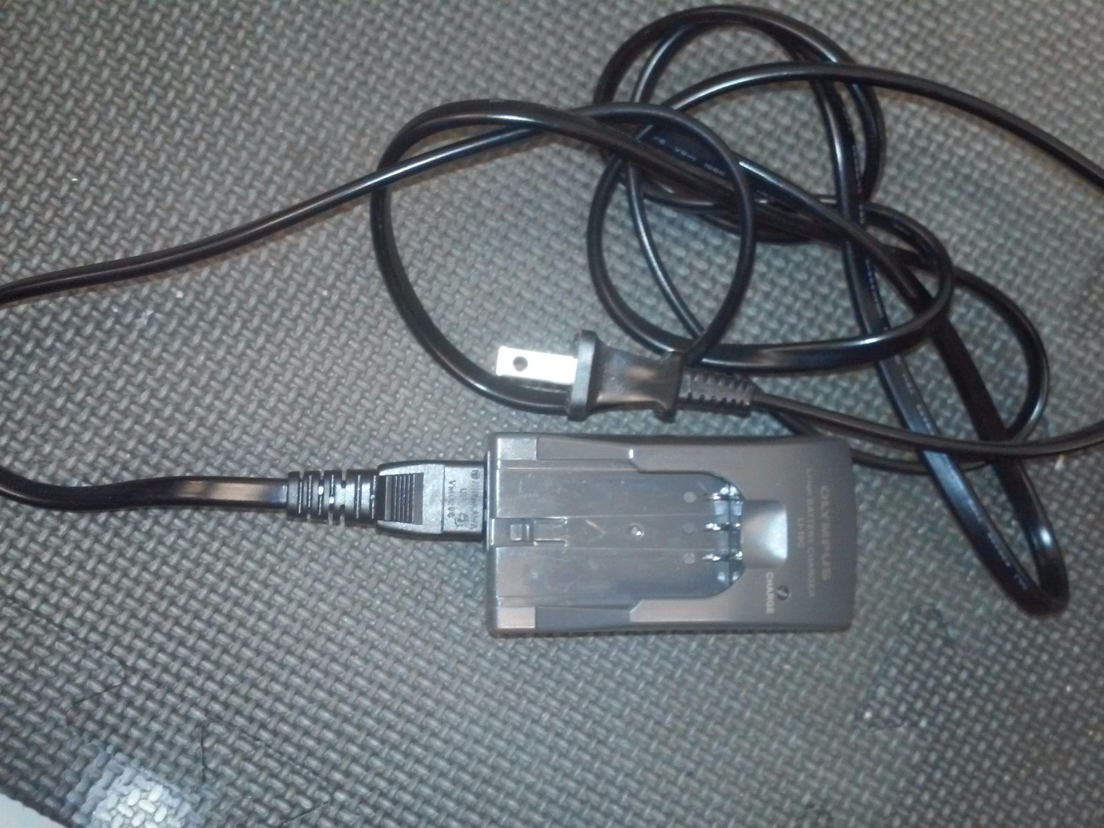 Genuine OLYMPUS LIION BATTERY CHARGER LI10C WITH CORD TESTED WORKING