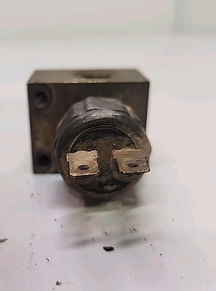 2001 Polaris Sportsman 500 OEM Brake Switch with Cross Fitting - Image 4 of 4