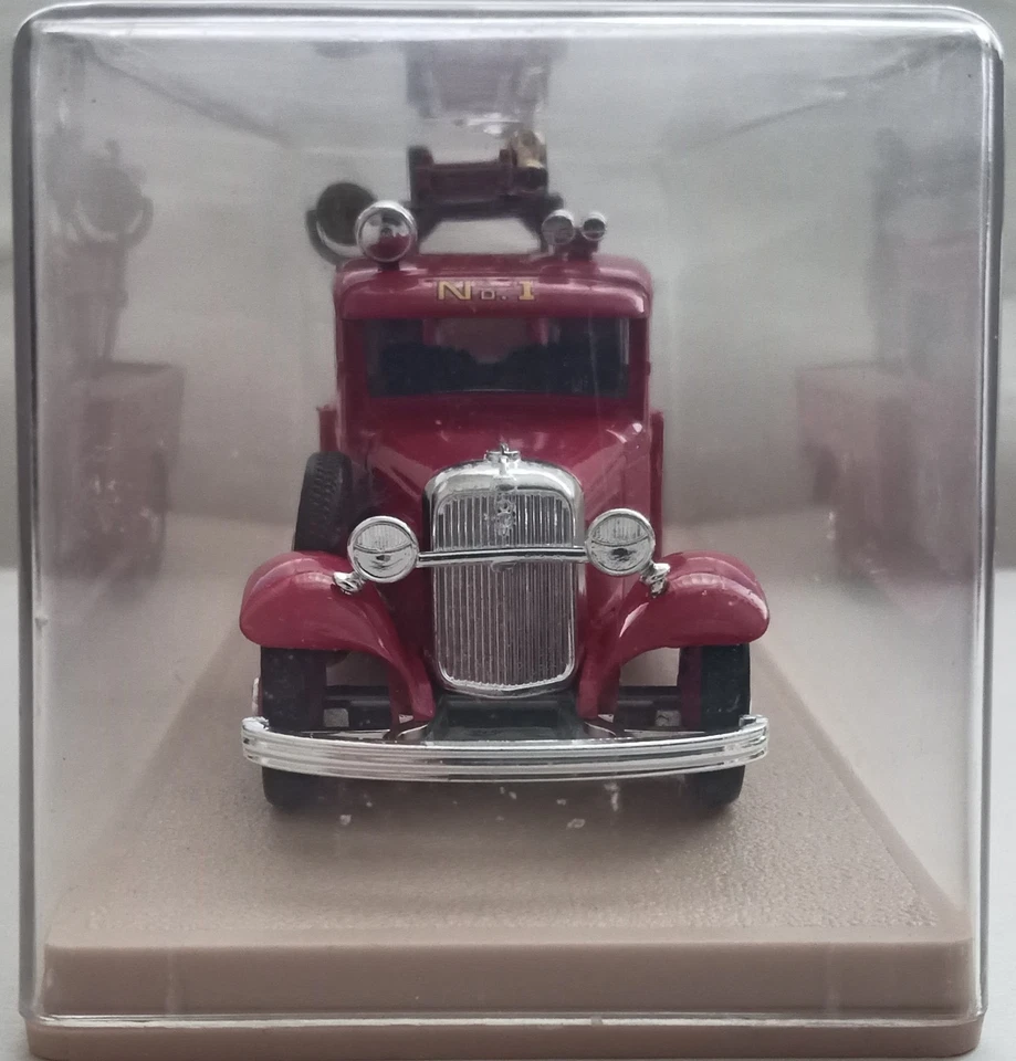 Vehículo de bomberos Ford V8 Eligor #1084 del Departamento de Bomberos de Washington como nuevo en estuche Foto 2 de 4