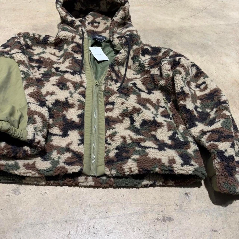 Forever 21 Men's Camo Sherpa Fleece Jacket Size S - product detail image 6