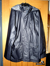 GAP mans shiny polyurethane raincoat jacket with hood XL, rubber feel 388