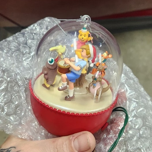 Hallmark Keepsake Disney Winnie the Pooh & Tigger Christmas Musical Ornament