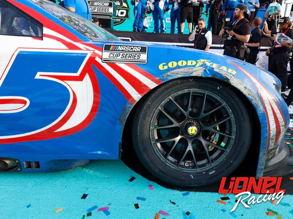 KYLE LARSON 2025 HOMESTEAD WIN RACED VERSION HENDRICKCARS.COM 1/24 ARC DIECAST - Image 3 of 4