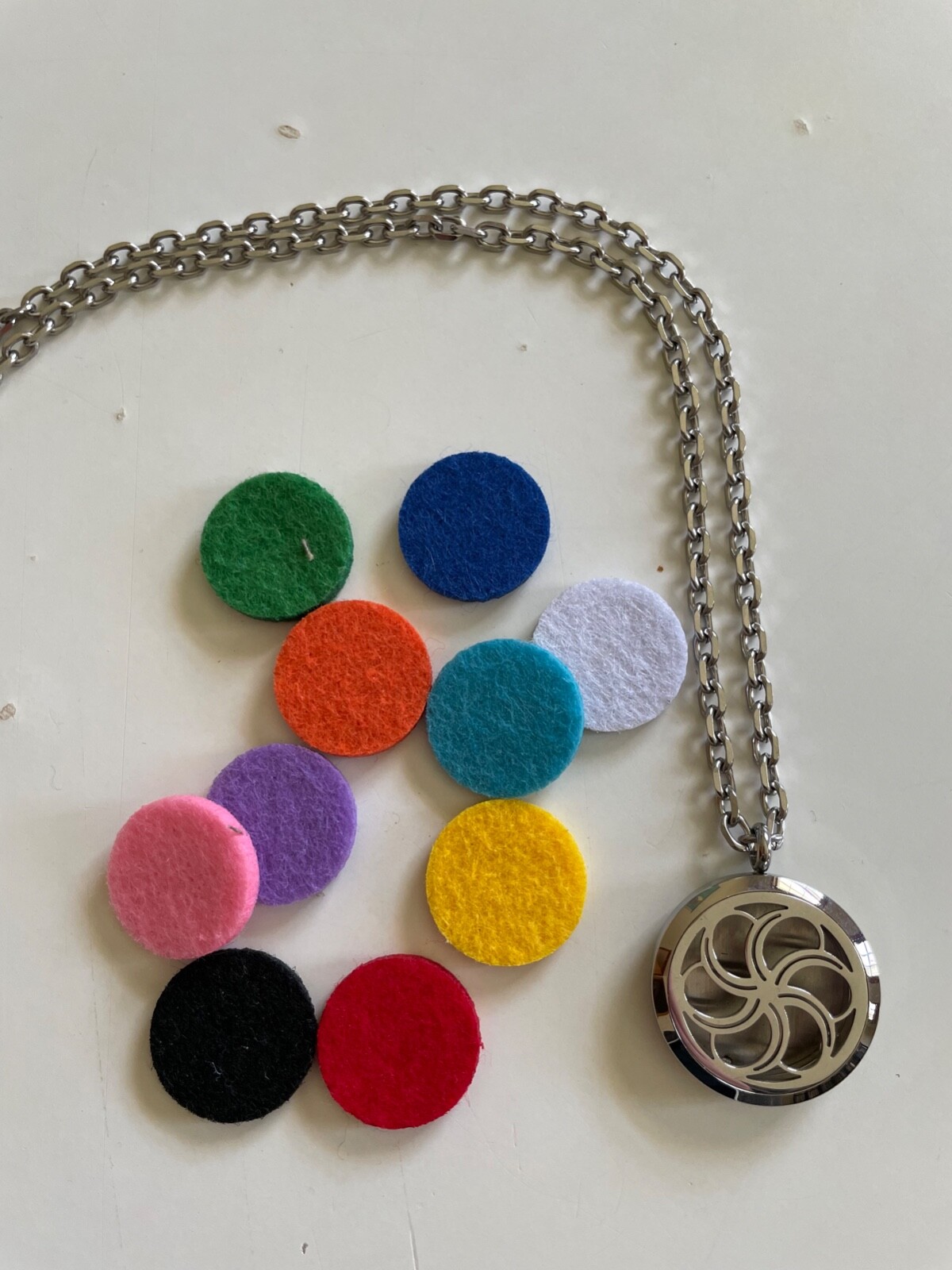 Aromatherapy Essential Oil Diffuser Necklace with 10 Felt Pads-image