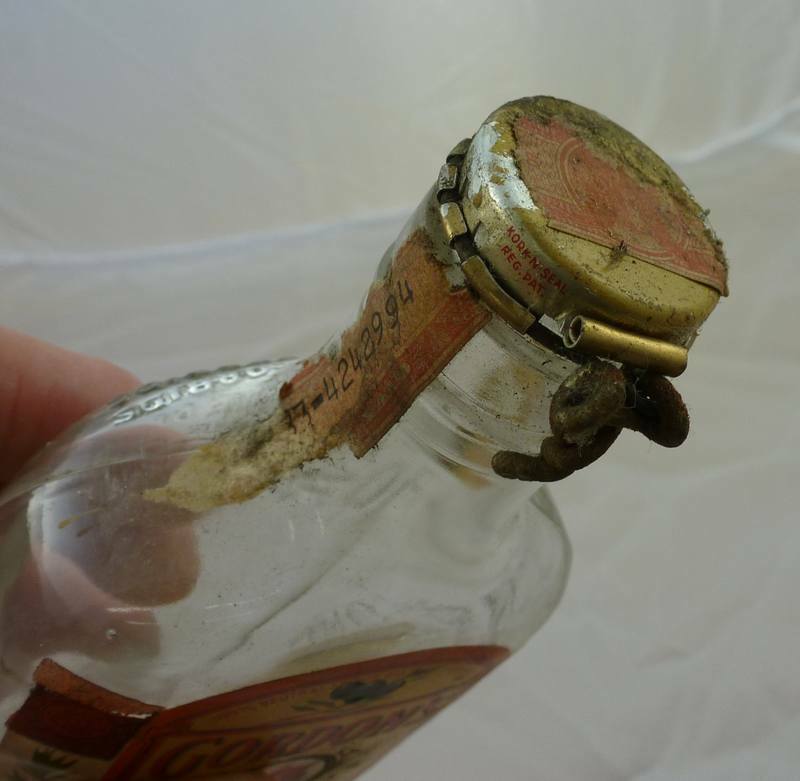 GORDON'S DRY GIN BOTTLE-Snap Cap-Full Label-Embossed-1950s | eBay