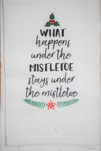 "What Happens Under The Mistletoe"" Divertido Saco de Harina para Decir Toalla de Navidad - Imagen 3 de 3
