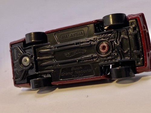HOT WHEELSš„BUICK GRAND NATIONAL 2007 - Removable Hood -1/64- Mintš„ - Picture 13 of 13