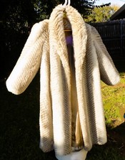 Ladies Full Length Faux Fur Coat ~ Size 3x ~ Gently Worn~
