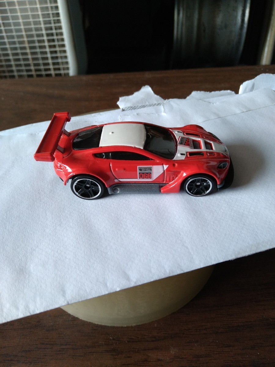 絶版品 Hot Wheels ASTON MARTIN VANTAGE GT3 Amazon.com: Hot Wheels, 2015 HW Race, Aston Martin Vantage
