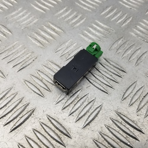 SOCKET PUERTO USB SKODA FABIA MK3 2016 5Q0035726E - Imagen 7 de 13
