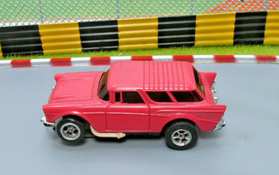 vintage aurora afx '57 nomad in pink with running chassis