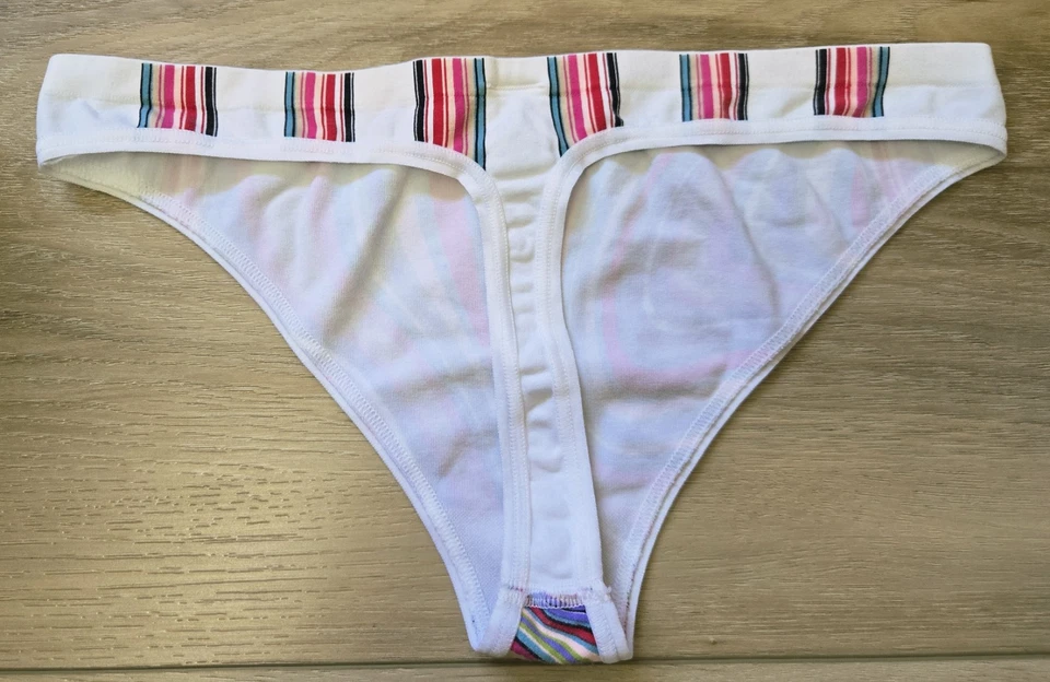 Tanga baja de nailon sin costuras lisas Body de BBV de colección Victoria's Secret M Foto 2 de 3