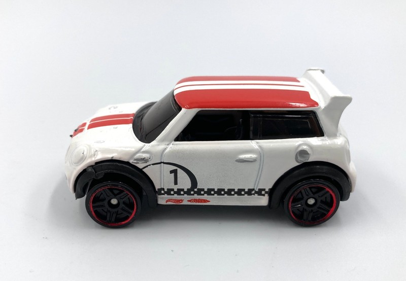 HOT WHEELS MINI COOPER S CHALLENGE - 2011