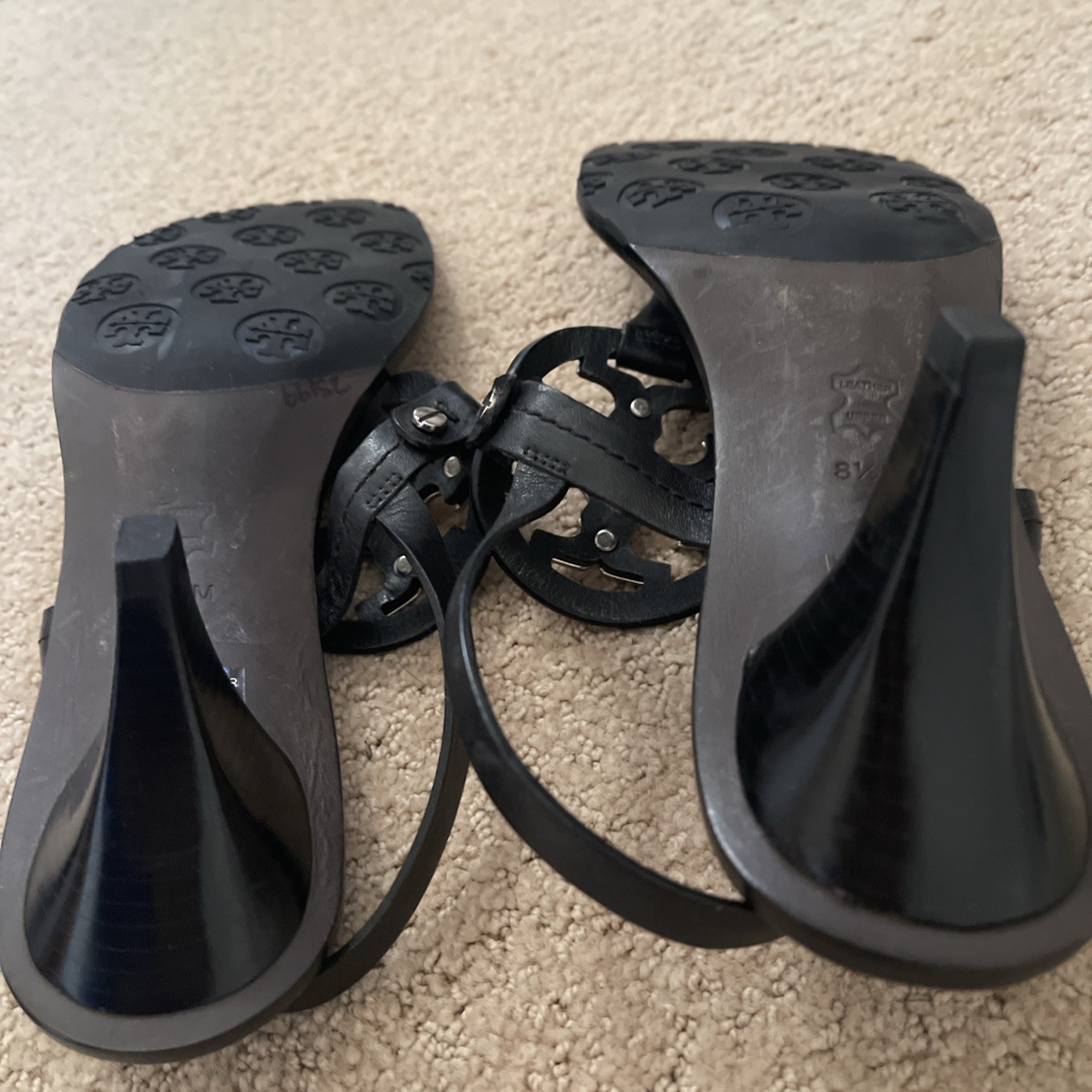 Tory Burch Holly 2 Black Leather Silver Emblem Slingback Heels Sandals Size 8.5 thumbnail 3