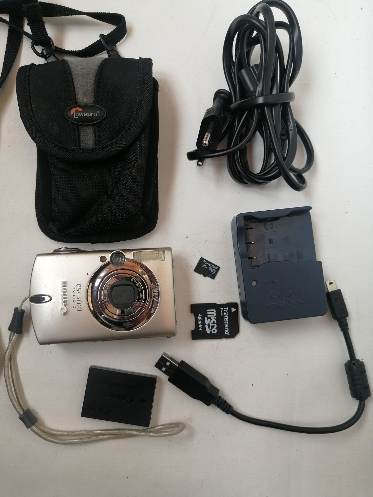 Canon IXUS 750 Digital Camera 7.1MP