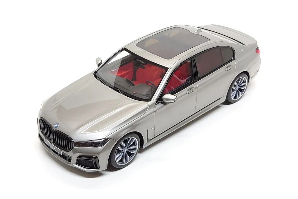 BMW M760Li (G12) GT Spirit 1:18 Edición Final en Donington Gris Metálico (GT478) Foto 3 de 4