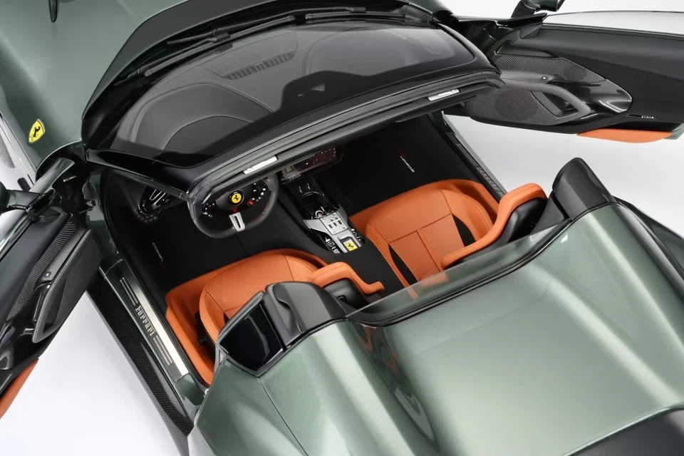 Ferrari 12 Cilindri Spider (Verde Toscana) [Fully opening] By: Amalgam 1:8 scale - Image 4 of 4